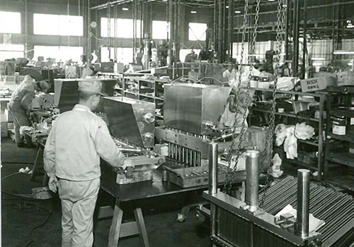 東和製機時代の工場内風景